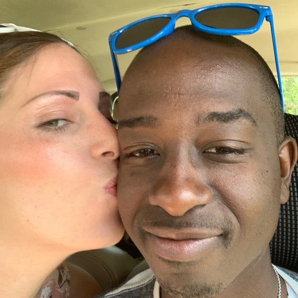 Meet your Posher, Stephanie - Picture 1 of 1